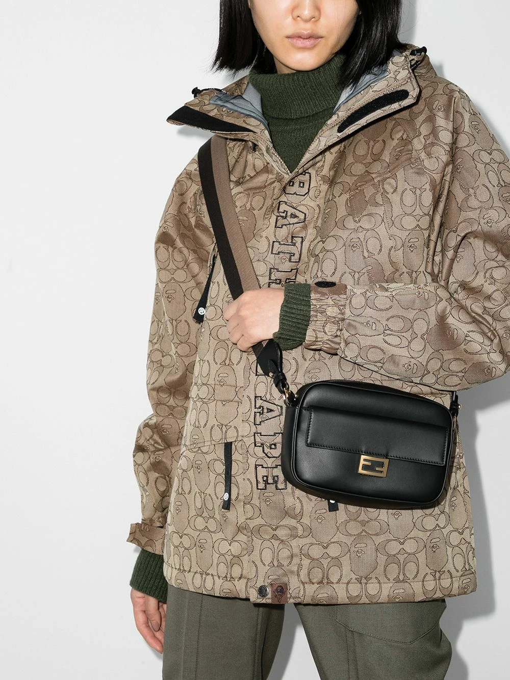 Cheapest ❤️ Fendi Baguette leather camera bag messenger & crossbody bags of women ✨ 4 Fendi Baguette leather camera bag